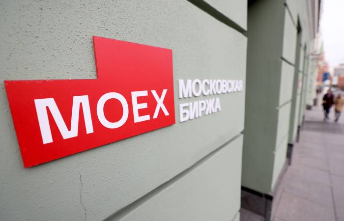 Рынок акций РФ открылся в утреннюю сессию ростом индекса IMOEX2 на 0,35%
