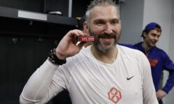 Александр Овечкин установил рекорд НХЛ и получил поддержку от Госдумы и американских болельщиков aleksandr ovechkin ustanovil rekord nhl i poluchil podderzhku ot gosdumy i amerikanskih bolelshhikov-fabrec-ru-174401229700-0