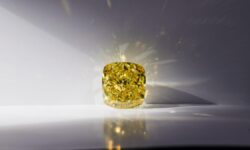 Алроса представила уникальный бриллиант из Якутии весом свыше 100 карат alrosa predstavila unikalnyj brilliant iz yakutii vesom svyshe 100 karat-fabrec-ru-174376001300-0
