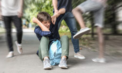 Артем Метелев о новом законе Госдумы для защиты школьников от травли AggressiveTeenagersBullyingBoyOutdoorsViewWithMotionBlurEffect