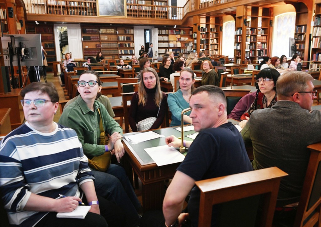 Участники всероссийской просветительской акции «Библионочь-2024» в Доме Пашкова Российской государственной библиотеки в Москве