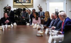 Дональд Трамп восхищается Илоном Маском и успехами Tesla в реформах DOGE donald tramp voshishhaetsya ilonom maskom i uspehami v reformah -fabrec-ru-174432366900-0