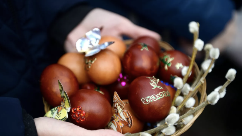 Специалист Чердакова рассказала о самых безвредных красителях для пасхальных яиц