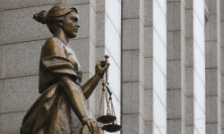 Госдума утвердила поправки в Уголовно-процессуальный кодекс для заочных процессов gosduma utverdila popravki v ugolovnoproczessualnyj kodeks dlya zaochnyh proczessov-fabrec-ru-174411221600-0