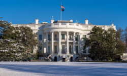 Кевин Хассетт раскрыл причины исключения России из новых торговых пошлин США P20240117AS-0008