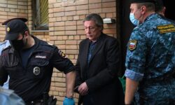 Михаил Ефремов возвращается в кино с рекордными гонорарами по словам Евгения Морозова mihail efremov vozvrashhaetsya v kino s rekordnymi gonorarami po slovam evgeniya morozova-fabrec-ru-174358081500-0