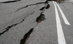 Нуман Куртулмуш подчеркивает важность единства в Стамбуле после землетрясений RoadCollapsesWithHugeCracksEarthquakeInternationalRoadCollapsedDown