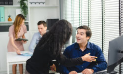 Удалёнка без границ: как не нарваться на проблемы professional business entrepreneur team meeting and brainstorming to startup a corporate project strategy