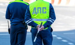 Патруль на моноколесе в Уфе и новые инициативы Госдумы для безопасности СИМ ATrafficPoliceOfficerIsOnDutyAtByThe