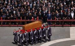 Переговоры Трампа и Зеленского в Ватикане с участием Папы Франциска peregovory trampa i zelenskogo v vatikane s uchastiem papy francziska-fabrec-ru-174567224400-0