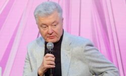 Петр Порошенко обвиняет США и Зеленского в угрозах суверенитету Украины petr poroshenko obvinyaet ssha i zelenskogo v ugrozah suverenitetu ukrainy-fabrec-ru-174350697600-0