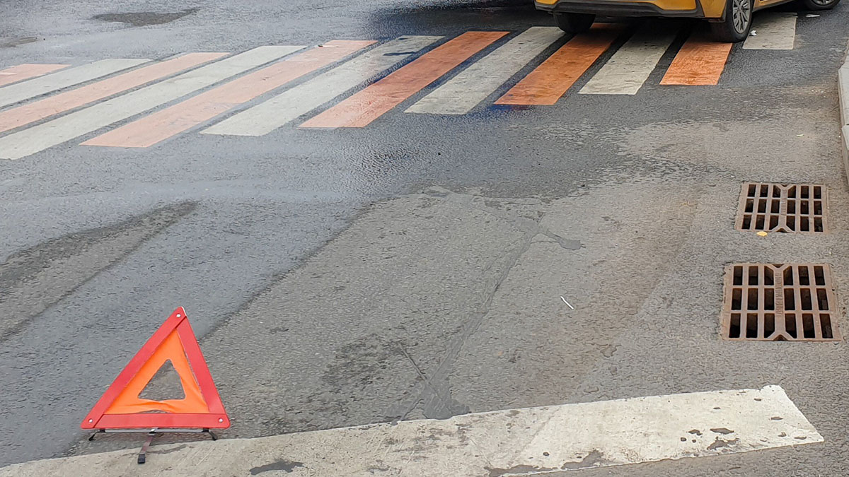 Женщину с коляской сбили на пешеходном переходе в Архангельске