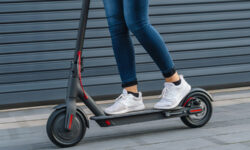 Правительство России и Минтранс совершенствуют ПДД для электросамокатов с Whoosh и Яндекс pravitelstvo rossii i mintrans sovershenstvuyut pdd dlya elektrosamokatov s i yandeks-fabrec-ru-174345762000-0