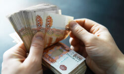 Савеловский суд Москвы начал слушания по делу о краже 10 млн у москвича BanknotesWithInscriptionfiveThousandRublesRussianMoneyFaceValue