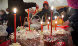 Сергей Сеньчуков и Константин Харитонов - создание яркой пасхальной традиции Освящение пасхальных куличей и яиц в церкви святых Космы и Дамиана в Старых Панех