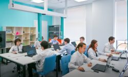 Сергей Собянин представил современную школу № 1329 в районе Тропарево-Никулино sergej sobyanin predstavil sovremennuyu shkolu 1329 v rajone troparevonikulino-fabrec-ru-174524189600-0