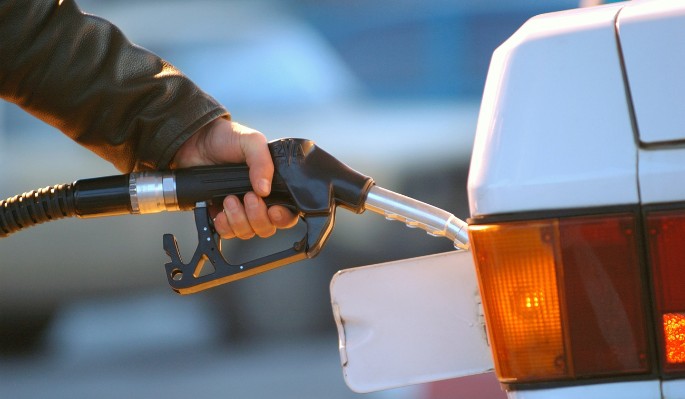 Самые низкие цены на бензин: где заправка авто выходит дешевле