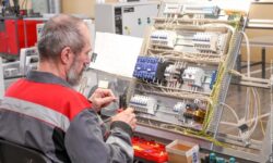 СТЭП в Нижнем Тагиле запустил инновационное производство электротехники для ЕВРАЗ и Россети Урал step v nizhnem tagile zapustil innovaczionnoe proizvodstvo elektrotehniki dlya evraz i rosseti ural-fabrec-ru-174394041100-0