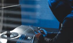 УБК МВД РФ и Ирина Волк призывают к бдительности в вопросах оплаты ЖКХ ubk mvd rf i irina volk prizyvayut k bditelnosti v voprosah oplaty zhkh-fabrec-ru-174391202600-0