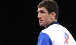 zaurbek sidakov demonstriruet stojkost posle travmy pri podderzhke federaczii sportivnoj borby rossii-fabrec-ru-174428873000-0