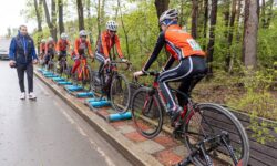 Алексей Вихарев и Волонтерский центр организуют велоспорт в Шарташском парке Екатеринбурга aleksej viharev velogonki4_fabrec