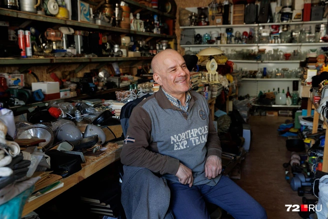 Али Рашидову 59 лет, и всю жизнь он занимается торговлей | Источник: Ирина Шарова / 72.RU