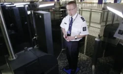 Британка Лорен о необычном случае с паспортом на рейсе British Airways britanka loren o neobychnom sluchae s pasportom na rejse -fabrec-ru-174802061600-0