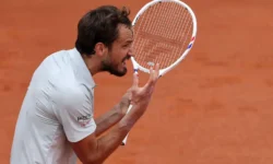 Даниил Медведев и Кэмерон Норри провели жаркую битву на старте Roland Garros 2024 daniil medvedev i kemeron norri proveli zharkuyu bitvu na starte 2024-fabrec-ru-174835180700-0