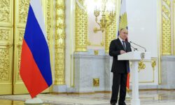 dmitrij peskov i vladimir putin provedut torzhestvennyj priem v kremle k 80letiyu pobedy-fabrec-ru-174653275200-0