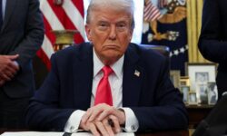 Дональд Трамп и Скотт Бессент обсуждают влияние ресурсной сделки на Россию donald tramp i skott bessent obsuzhdayut vliyanie resursnoj sdelki na rossiyu-fabrec-ru-174647269800-0