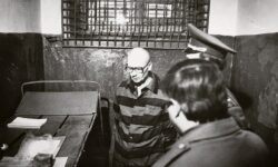 Дональд Трамп уволил ключевого переговорщика по Украине в связи с Россией donald tramp uvolil klyuchevogo peregovorshhika po ukraine v svyazi s rossiej-fabrec-ru-174612215500-0