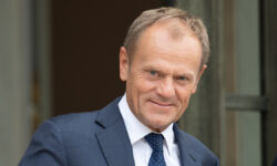 Дональд Туск и Дик Схоф обсуждают ценные подарки и защиту свободы ParisFranceOctober14th2019PresidentOfTheEuropean