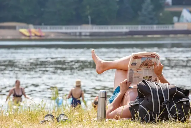 Плавки и купальники лучше приберечь до середины лета | Источник: Дмитрий Толстошеев / MSK1.RU