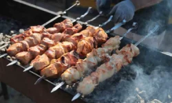 Елена Соломатина и Борис Копылов делятся секретами идеального шашлыка elena solomatina i boris kopylov delyatsya sekretami idealnogo shashlyka-fabrec-ru-174695132800-0