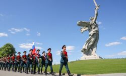 Геннадий Зюганов требует срочного переименования Волгограда в Сталинград к 9 Мая gennadij zyuganov trebuet srochnogo pereimenovaniya volgograda v stalingrad k 9 maya-fabrec-ru-174609829400-0