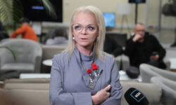 Хамовнический суд Москвы рассмотрит апелляцию Полины Лурье по спору с Ларисой Долиной Певица Лариса Долина посетила единый пункт отбора на военную службу по контракту