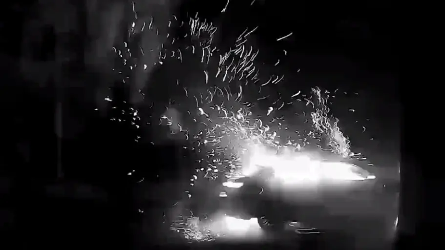 Такси взорвалось рядом с подъездом жилого дома в Новосибирске