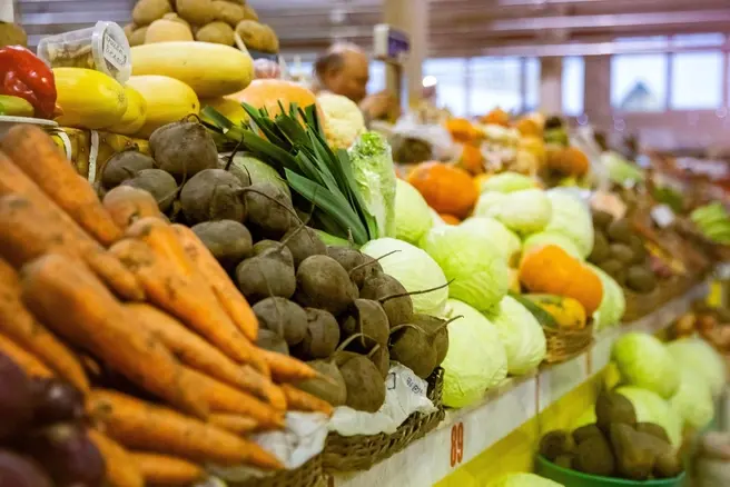 Прилавки не пустуют, но цены огорчают всё больше | Источник: Кирилл Поверинов / 76.RU