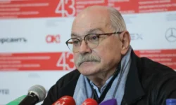 Новая история о доверии и миллионах с участием Никиты Михалкова и Николая Досталя novaya istoriya o doverii i millionah s uchastiem nikity mihalkova i nikolaya dostalya-fabrec-ru-174711396000-0