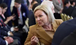 Ольга Любимова посетила Ватикан во время интронизации Льва XIV olga lyubimova posetila vatikan vo vremya intronizaczii lva -fabrec-ru-174748727200-0