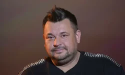 Руслан Баринов откровенно оценил творческий путь Сергея Жукова и его хиты ruslan barinov otkrovenno oczenil tvorcheskij put sergeya zhukova i ego hity-fabrec-ru-174843475300-0