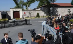 Владимир Мединский и Владимир Зеленский обсуждают переговоры России и Украины в Турции vladimir medinskij i vladimir zelenskij obsuzhdayut peregovory rossii i ukrainy v turczii-fabrec-ru-174731758200-0