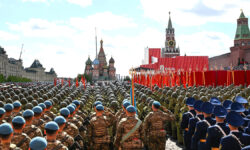 Владимир Путин и лидеры стран укрепили единство на параде у Красной площади vladimir putin i lidery stran ukrepili edinstvo na parade u krasnoj ploshhadi-fabrec-ru-174678927100-0
