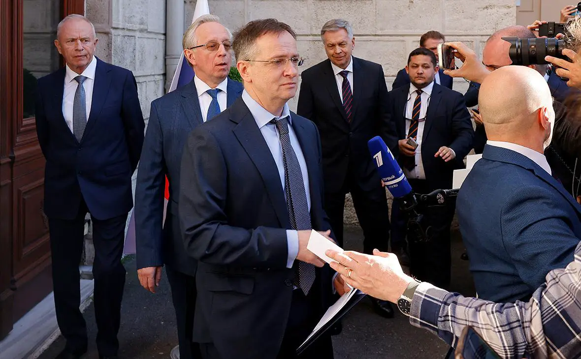 Российская делегация во главе с Владимиром Мединским в Стамбуле, Турция, 15 мая 2025 года (Максим Шеметов / Reuters)