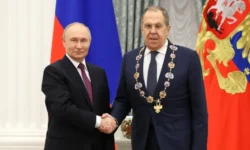 vladimir putin nagradil sergeya lavrova ordenom s velikoj istoriej rossii-fabrec-ru-174792121000-0
