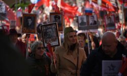 Владимир Путин почтил память героев на Красной площади в России Москва ДЕНЬ ПОБЕДЫ БЕССМЕРТНЫЙ ПОЛК