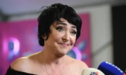 Яркое преображение Лолиты Милявской на сцене в эффектном перфомансе yarkoe preobrazhenie lolity milyavskoj na sczene v effektnom perfomanse-fabrec-ru-174808009500-0