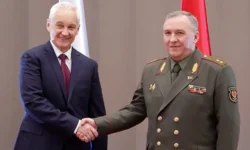 Зеленский, Ермак и их команда сталкиваются с интригами и рисками на переговорах в Стамбуле zelenskij ermak i ih komanda stalkivayutsya s intrigami i riskami na peregovorah v stambule-fabrec-ru-174740424300-0