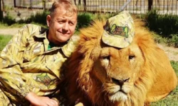 Аскольд Запашный объяснил важность доверия с хищниками парка «Тайган» askold zapashnyj obyasnil vazhnost doveriya s hishhnikami parka tajgan-fabrec-ru-0