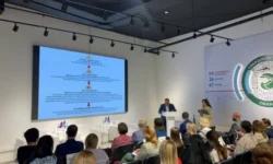 Дмитрий Антонов и Анастасия Фадеева обсуждают инновации в трудоустройстве иностранцев dmitrij antonov i anastasiya fadeeva obsuzhdayut innovaczii v trudoustrojstve inostranczev-fabrec-ru-0